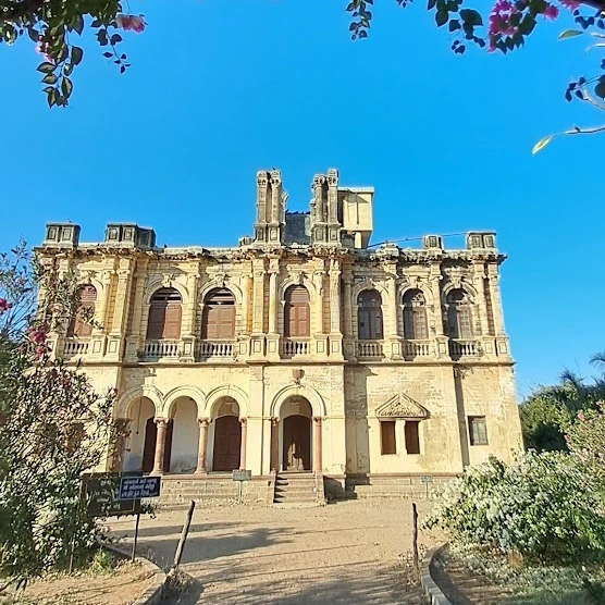 Prag Mahal and Aina Mahal architecture