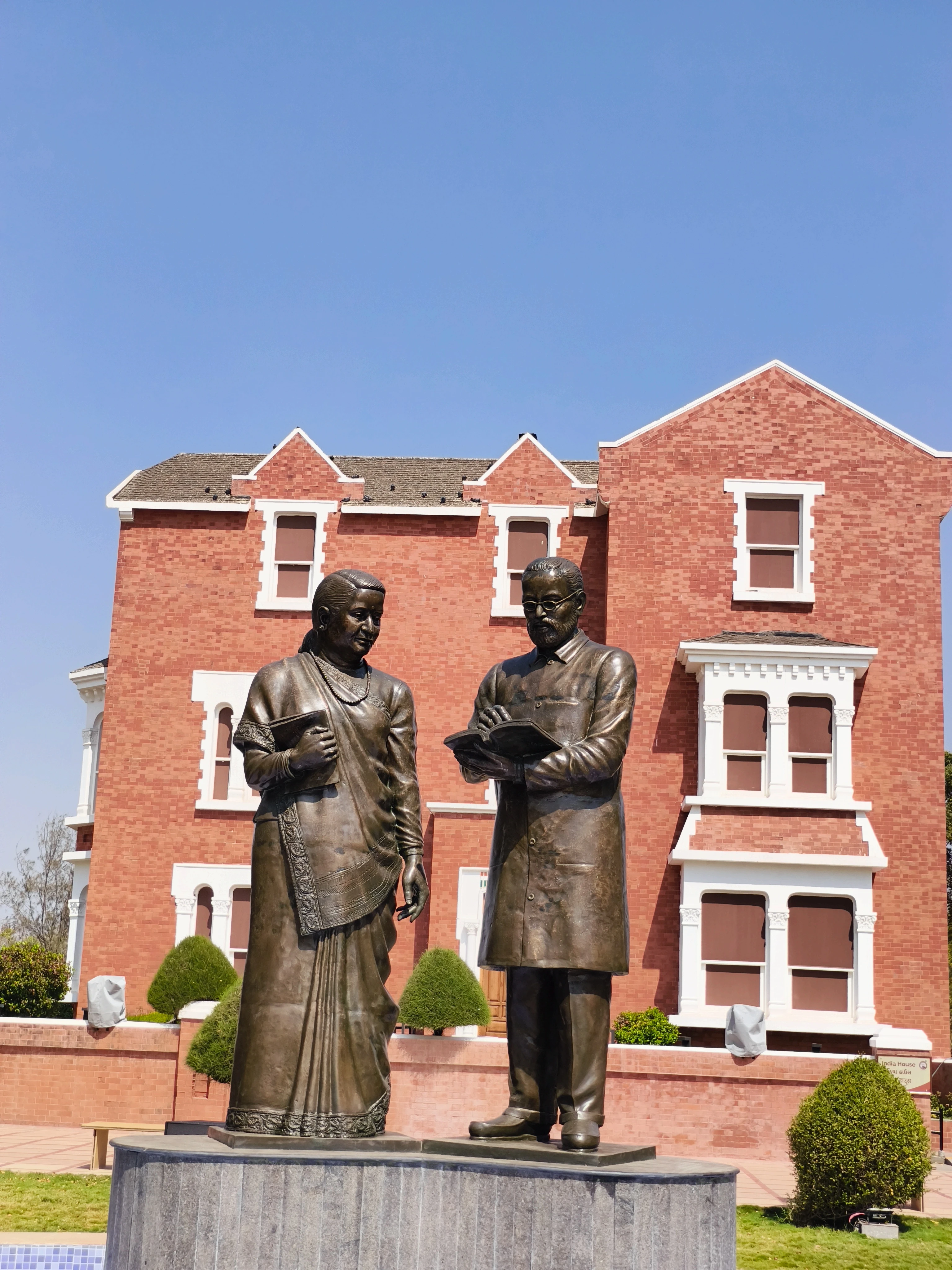 Shyamji Krishna Varma Memorial architecture